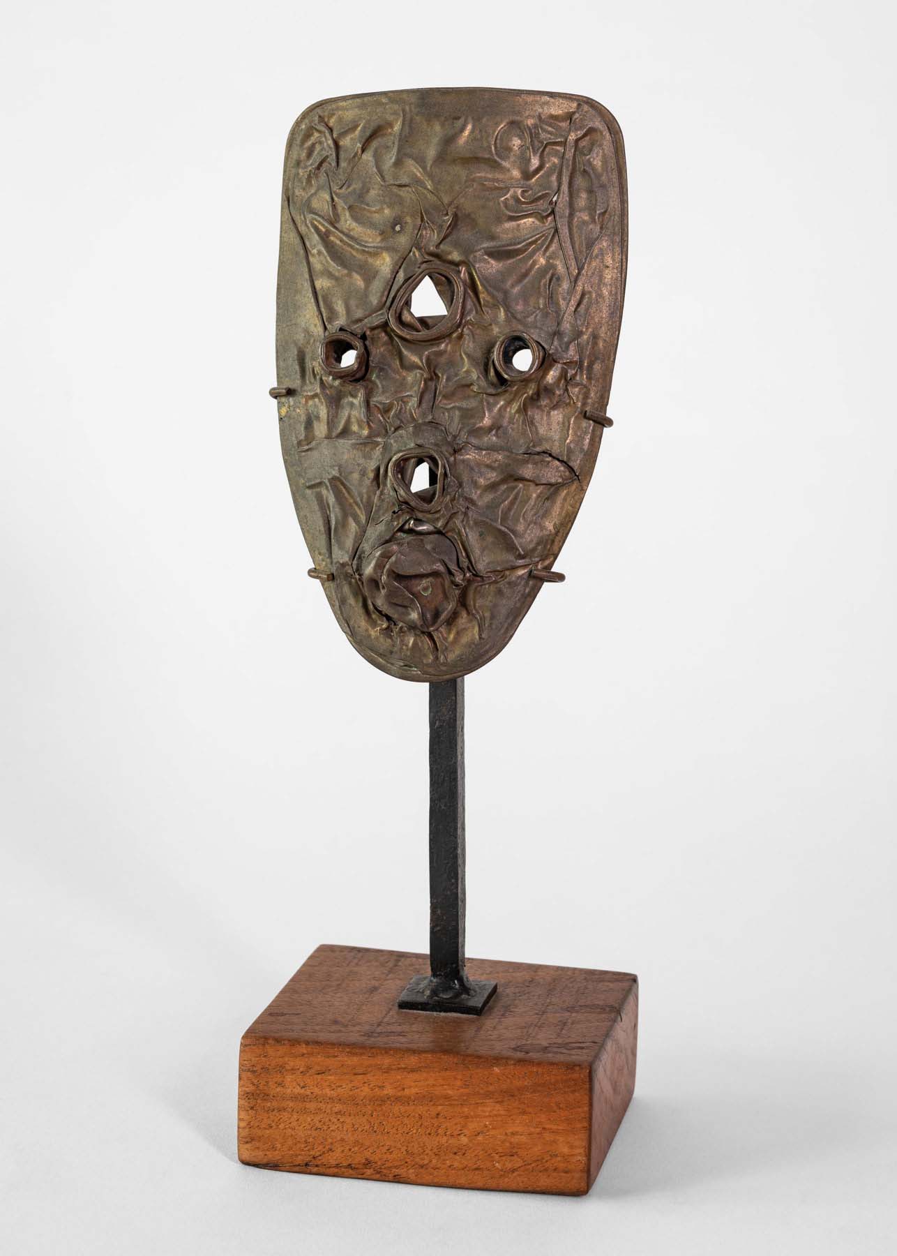 Abstract sculpture of a mask.